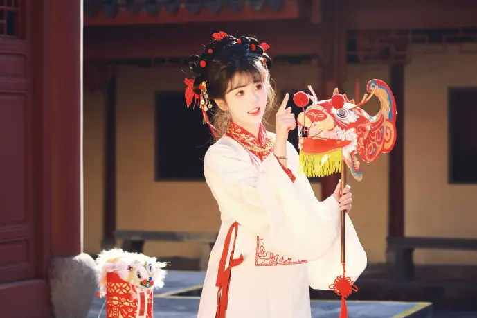 小学生古诗学习场景